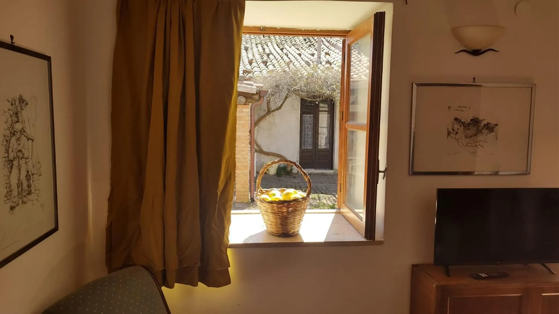 Linati'S Apartments Pollina